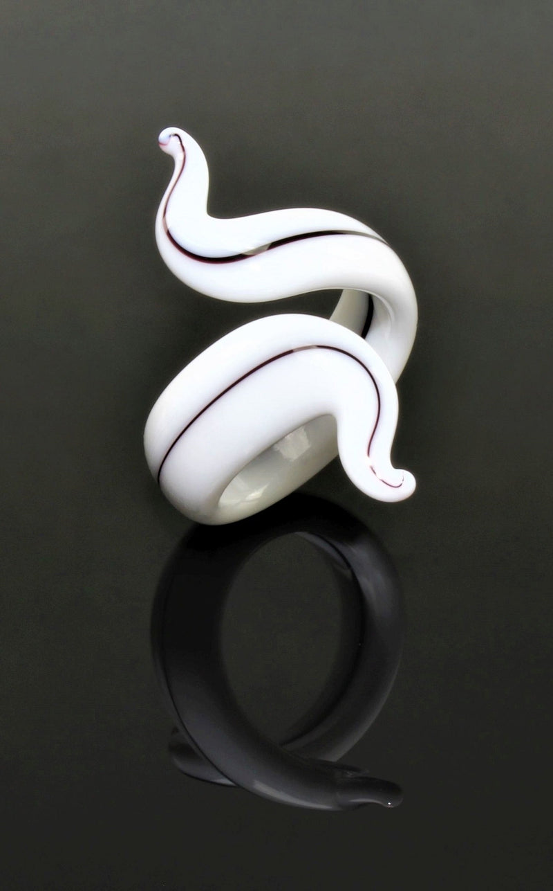 Ring "Eva", Weiß mit schwarzen Faden , Borosilikatglas